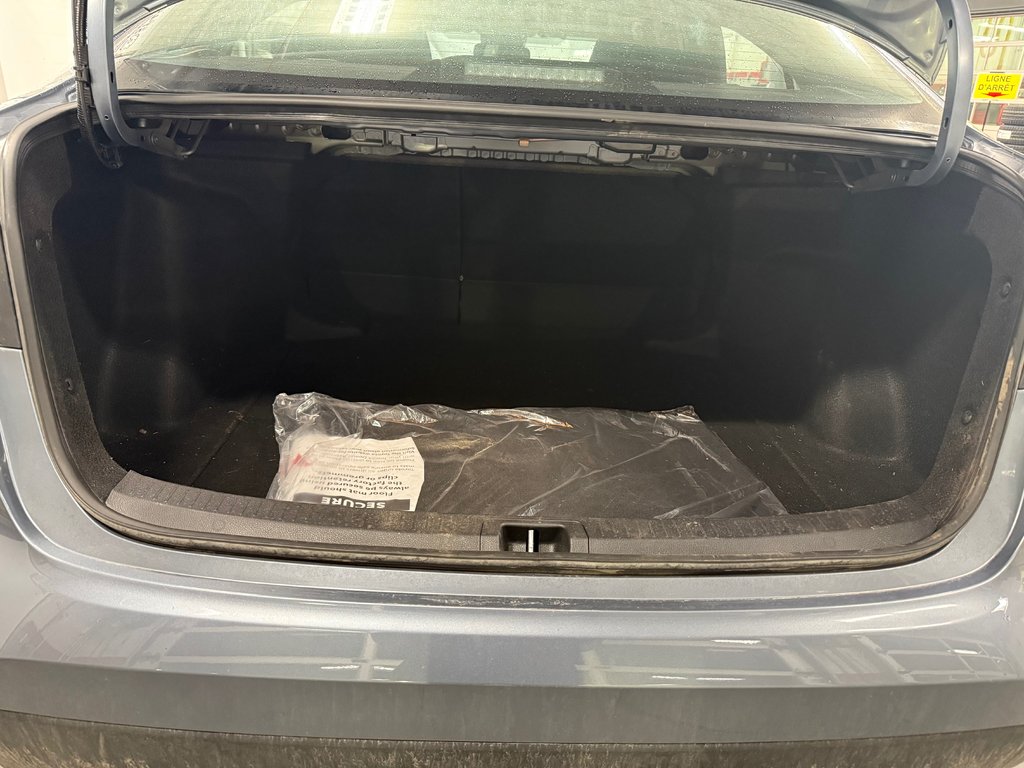 2024 Toyota Corolla LE Amélioré in Cowansville, Quebec - 10 - w1024h768px