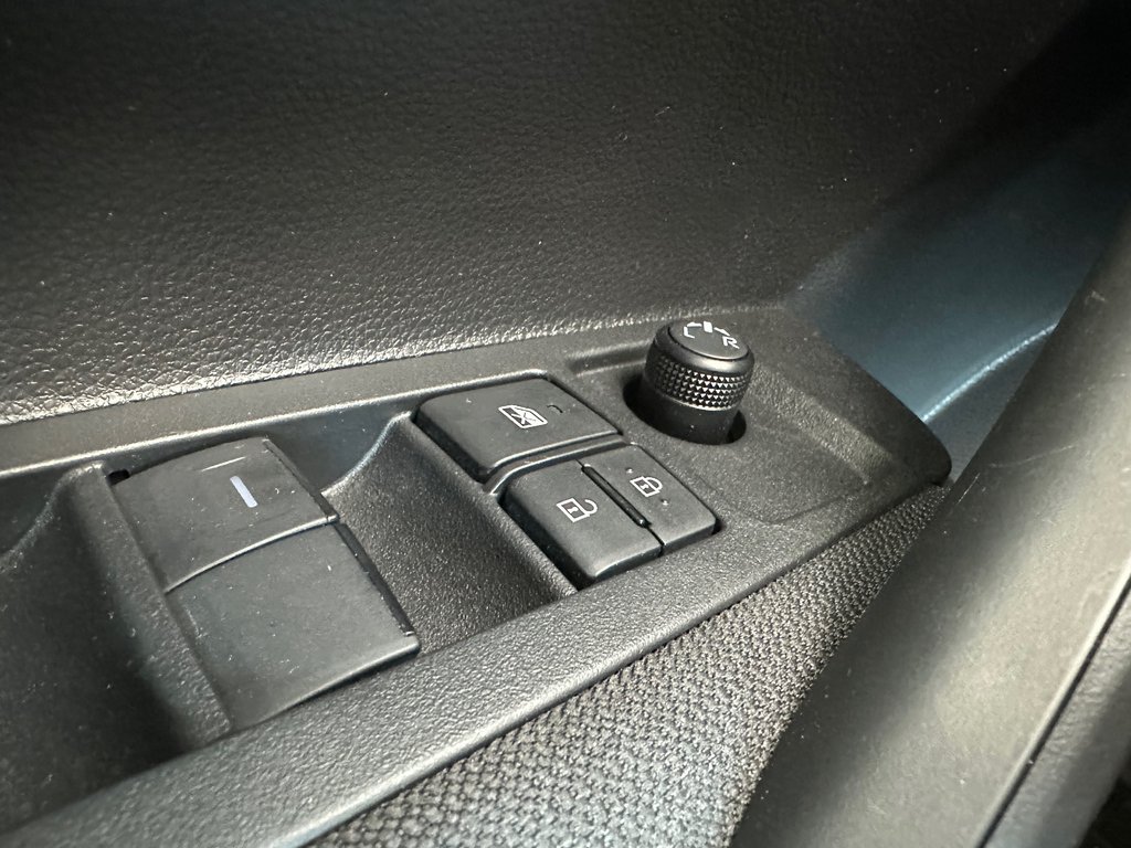 Toyota Corolla  2025 à Cowansville, Québec - 19 - w1024h768px