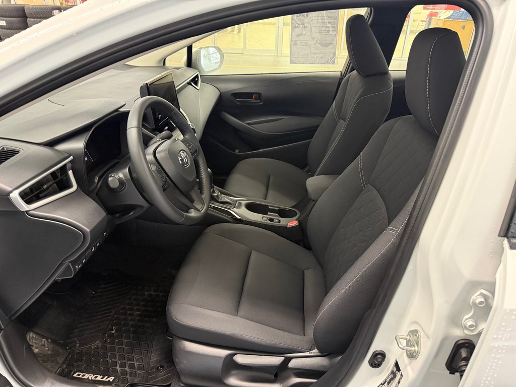 Toyota Corolla LE AWD 2025 à Cowansville, Québec - 14 - w1024h768px