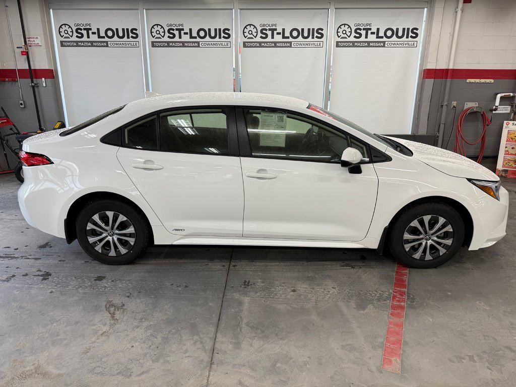 Toyota Corolla LE AWD 2025 à Cowansville, Québec - 6 - w1024h768px