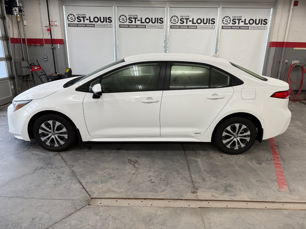 Toyota Corolla LE AWD 2025 à Cowansville, Québec - 3 - w1024h768px