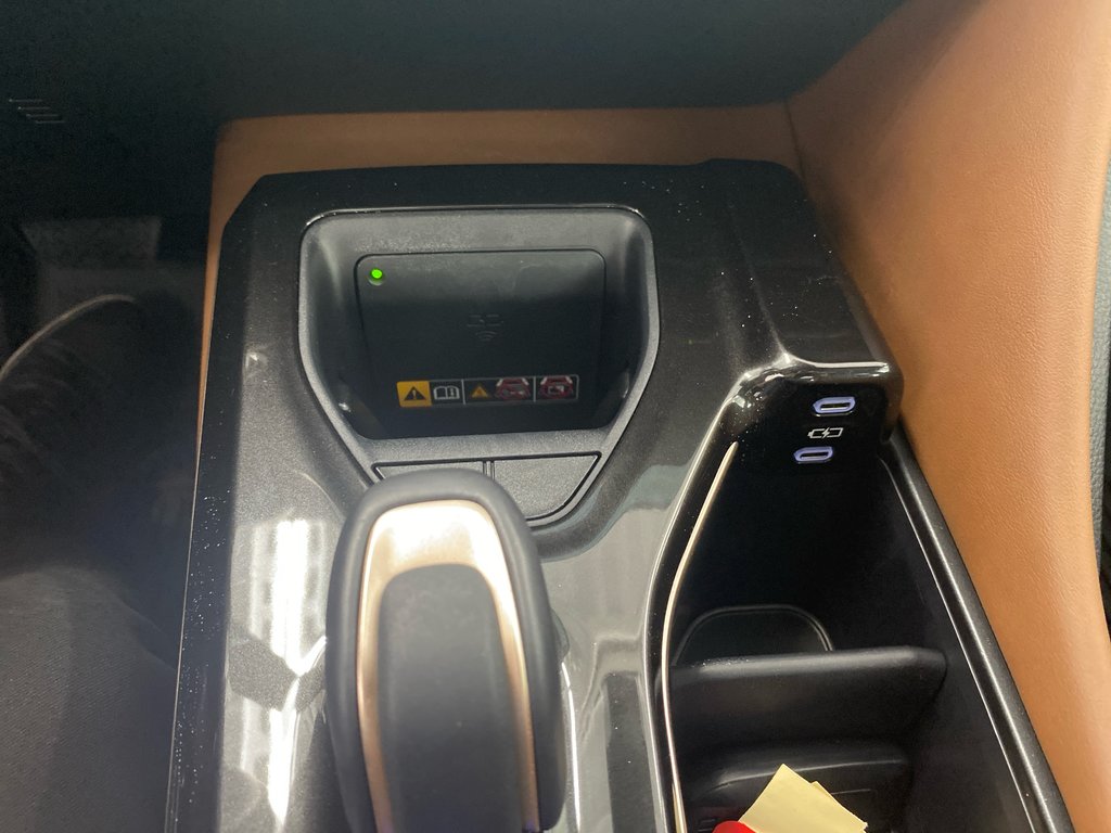 2025 Toyota Crown Signia Limited in Cowansville, Quebec - 25 - w1024h768px