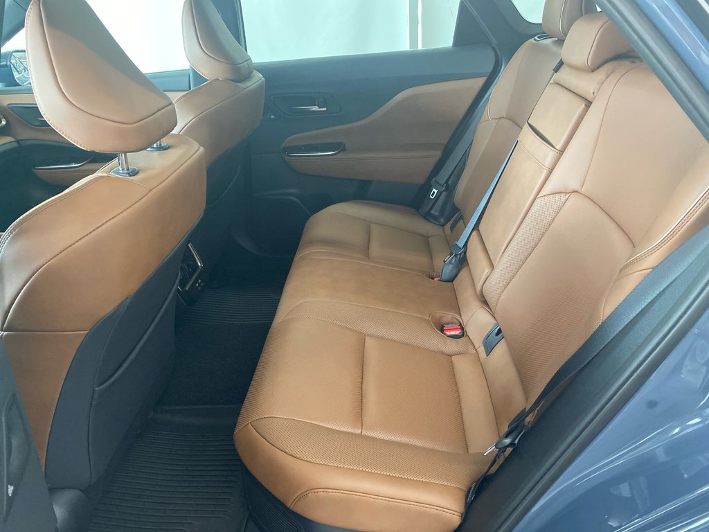 2025 Toyota Crown Signia Limited in Cowansville, Quebec - 9 - w1024h768px