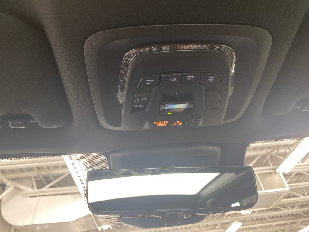 2025 Toyota Crown Signia Limited in Cowansville, Quebec - 23 - w1024h768px