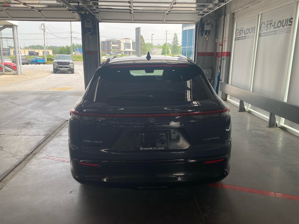 2025 Toyota Crown Signia Limited in Cowansville, Quebec - 4 - w1024h768px