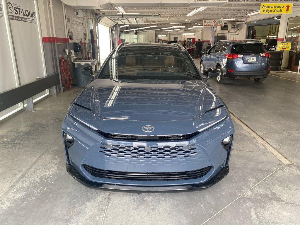 2025 Toyota Crown Signia Limited in Cowansville, Quebec - 7 - w1024h768px