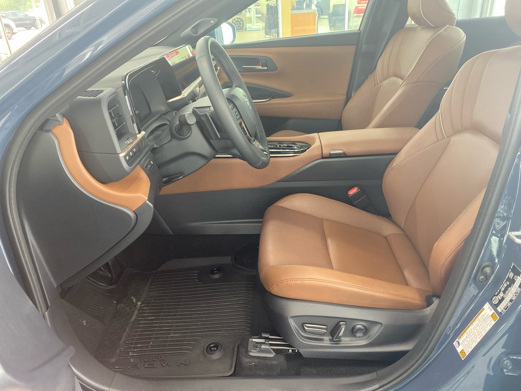 2025 Toyota Crown Signia Limited in Cowansville, Quebec - 12 - w1024h768px