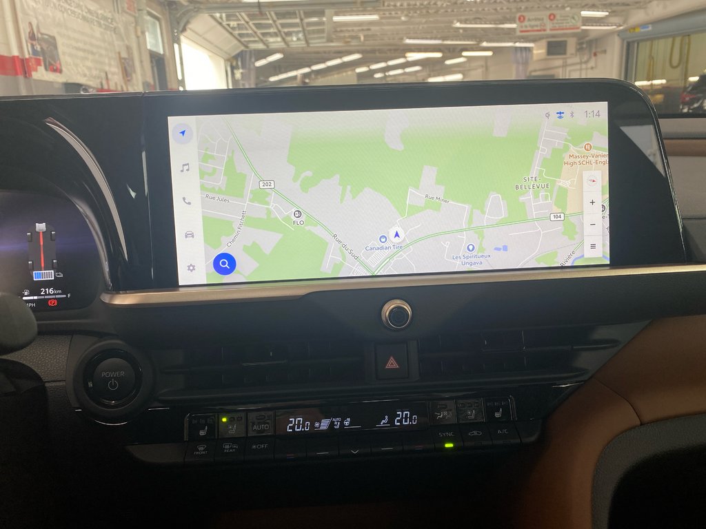 2025 Toyota Crown Signia Limited in Cowansville, Quebec - 24 - w1024h768px