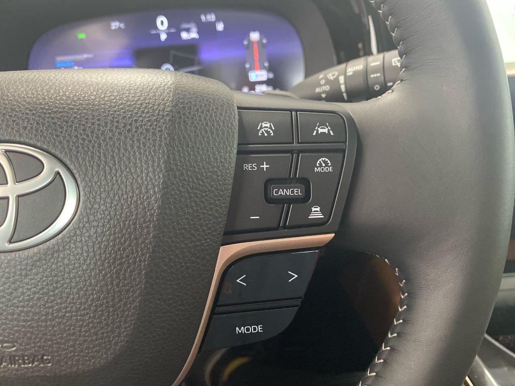 2025 Toyota Crown Signia Limited in Cowansville, Quebec - 22 - w1024h768px