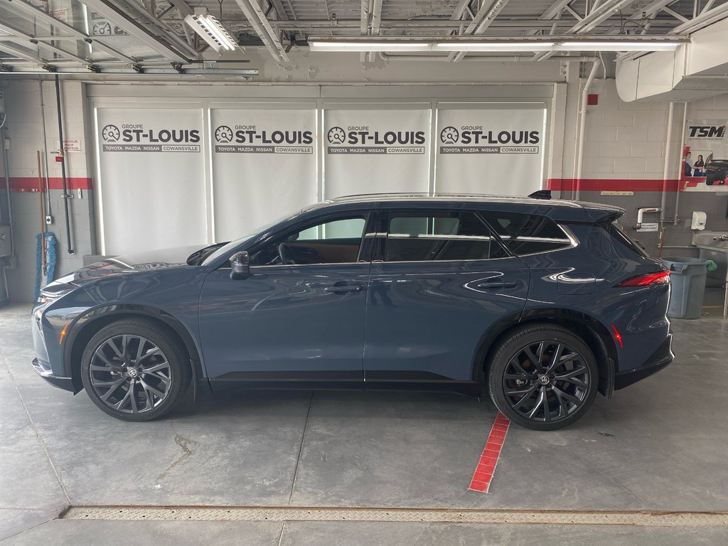 2025 Toyota Crown Signia Limited in Cowansville, Quebec - 2 - w1024h768px