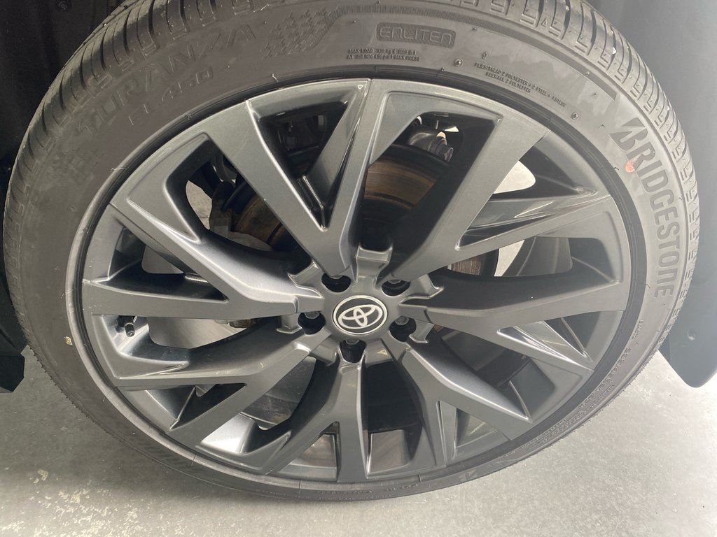 2025 Toyota Crown Signia Limited in Cowansville, Quebec - 29 - w1024h768px