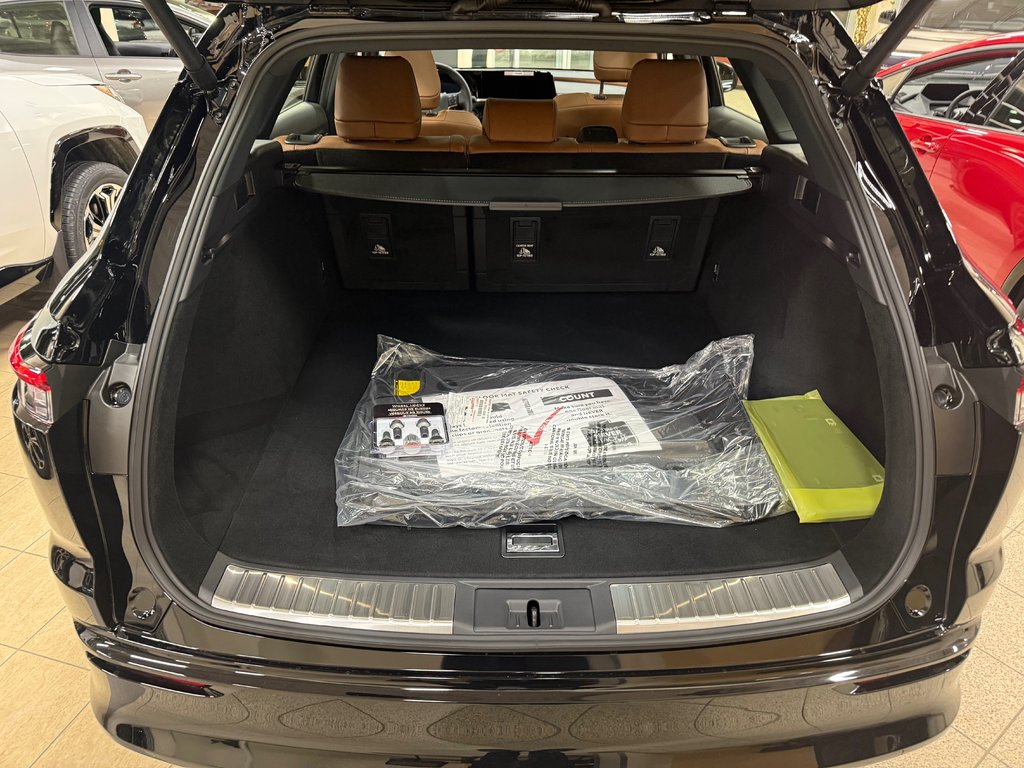 Toyota Crown Signia Limited 2025 à Cowansville, Québec - 9 - w1024h768px