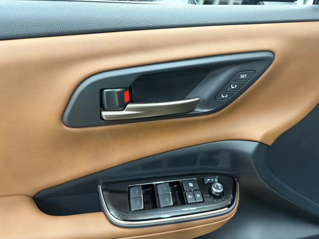 Toyota Crown Signia Limited 2025 à Cowansville, Québec - 18 - w1024h768px