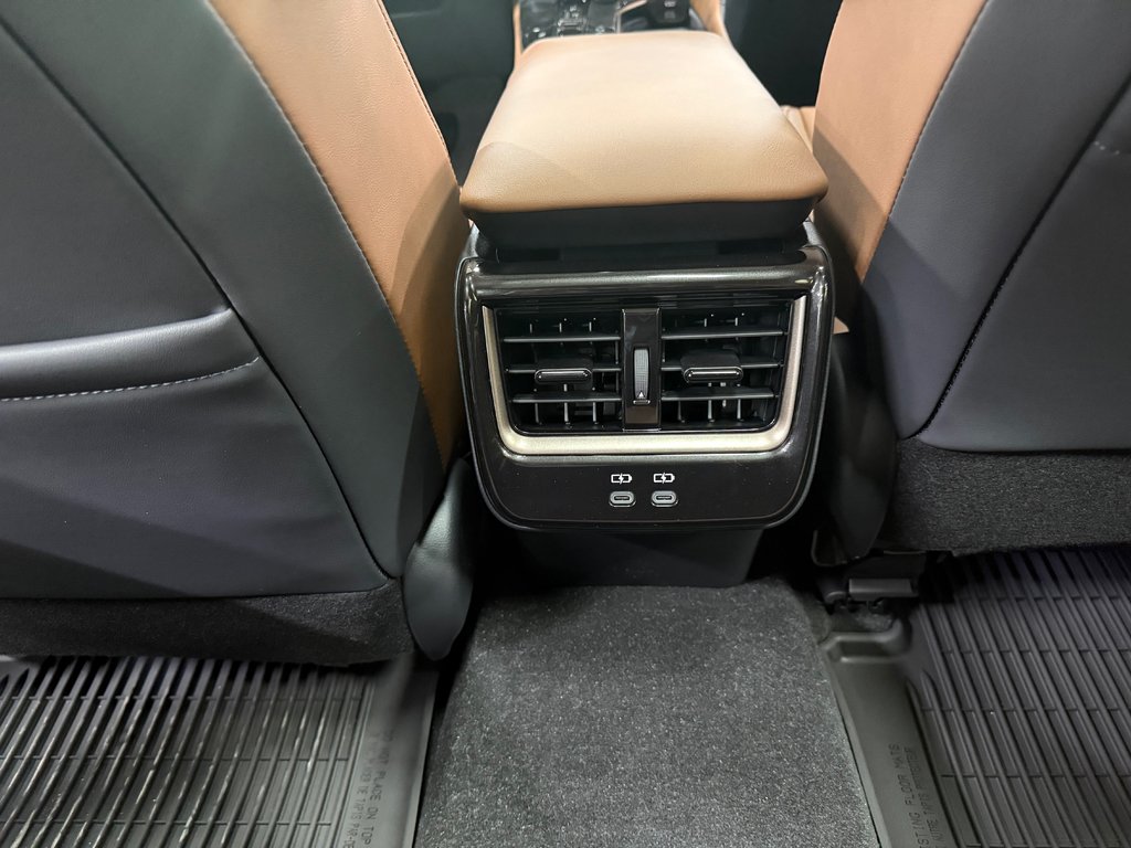 Toyota Crown Signia Limited 2025 à Cowansville, Québec - 12 - w1024h768px