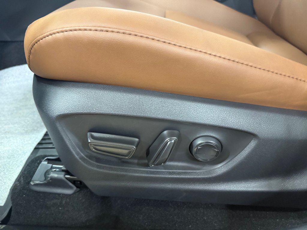 Toyota Crown Signia Limited 2025 à Cowansville, Québec - 17 - w1024h768px