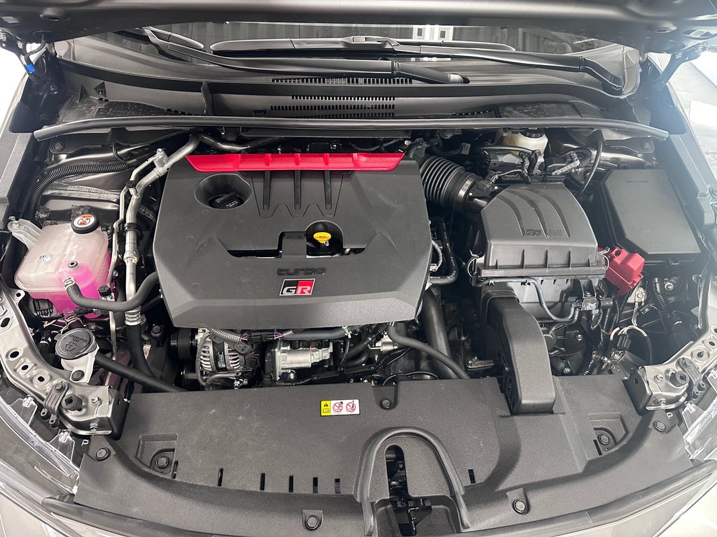 Toyota GR Corolla Premium AWD Beaucoup d'option ajouté 2025 à Cowansville, Québec - 12 - w1024h768px