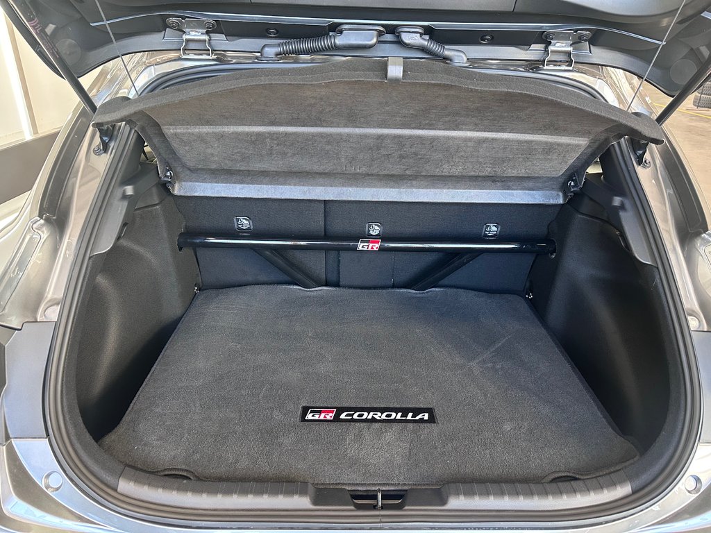 Toyota GR Corolla Premium AWD Beaucoup d'option ajouté 2025 à Cowansville, Québec - 14 - w1024h768px