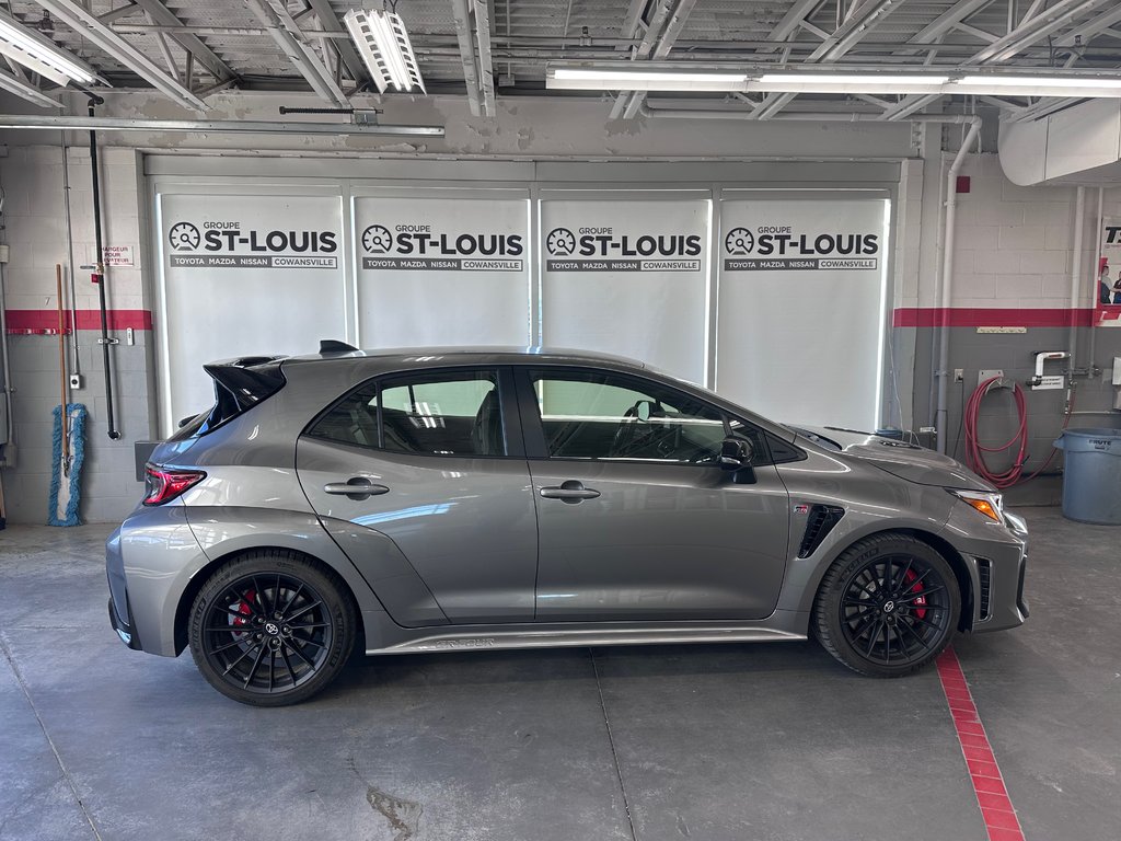 Toyota GR Corolla Premium AWD Beaucoup d'option ajouté 2025 à Cowansville, Québec - 9 - w1024h768px