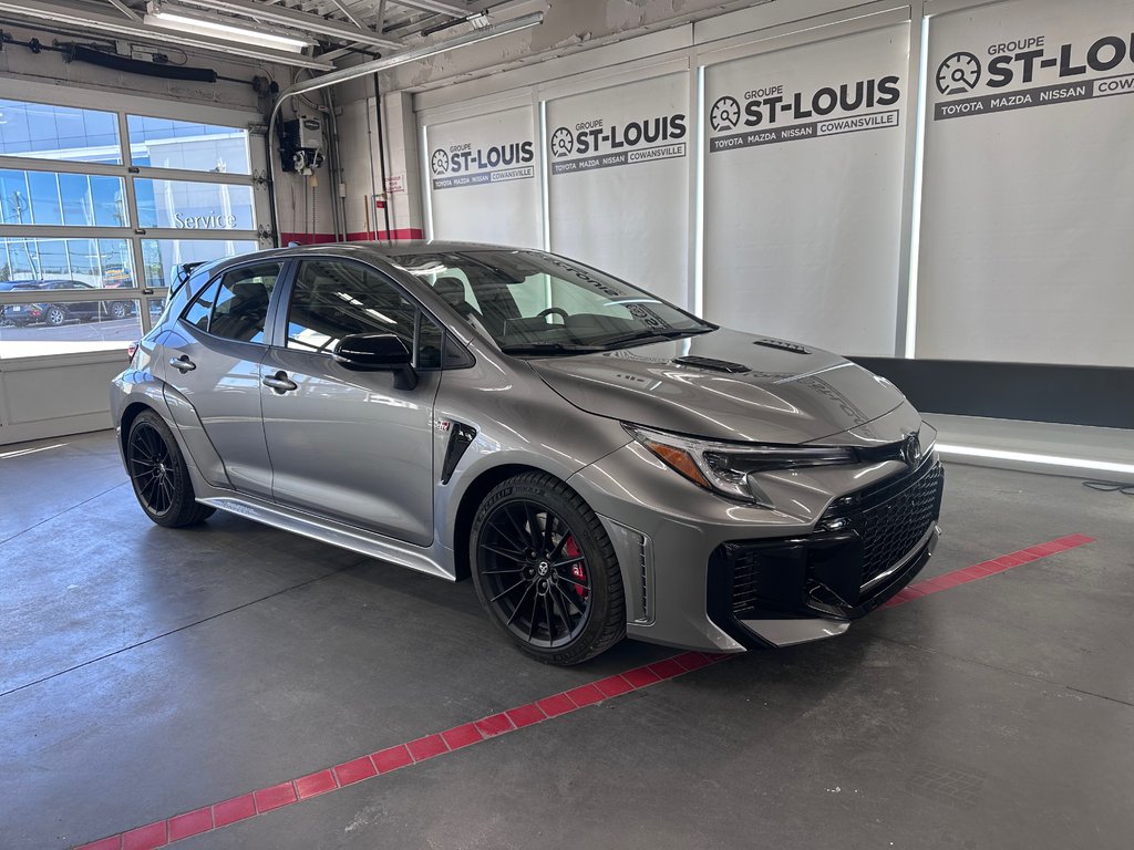 Toyota GR Corolla Premium AWD Beaucoup d'option ajouté 2025 à Cowansville, Québec - 10 - w1024h768px