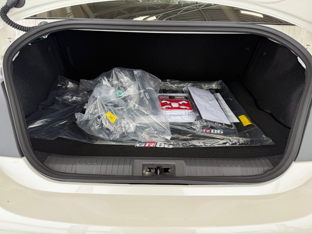 Toyota GR86 Premium Manuelle 2025 à Cowansville, Québec - 7 - w1024h768px