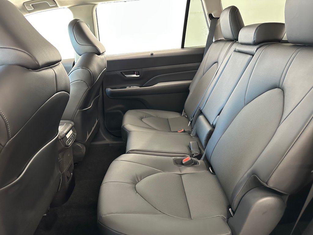 Toyota Grand Highlander XLE AWD 2025 à Cowansville, Québec - 29 - w1024h768px