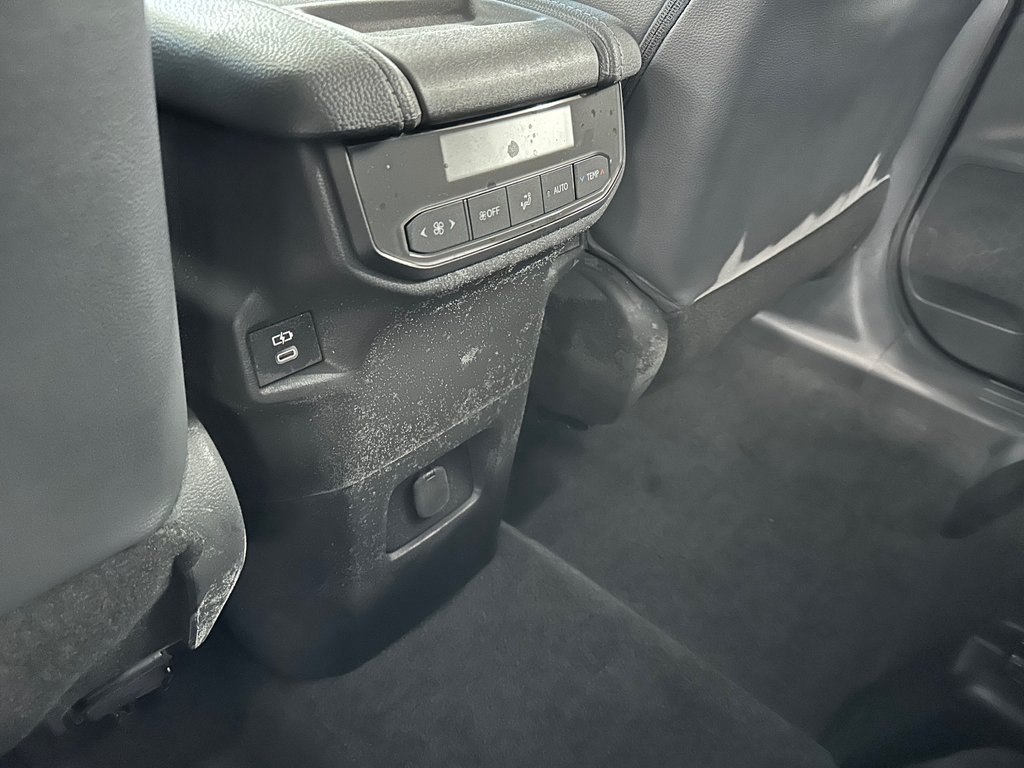 Toyota Grand Highlander XLE AWD 2025 à Cowansville, Québec - 27 - w1024h768px