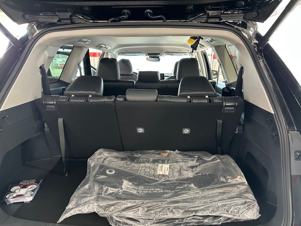 Toyota Grand Highlander XLE AWD 2025 à Cowansville, Québec - 28 - w1024h768px
