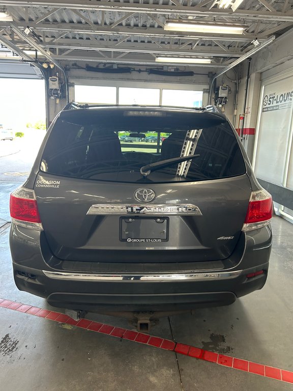 2012 Toyota Highlander LE / 4WD in Cowansville, Quebec - 4 - w1024h768px