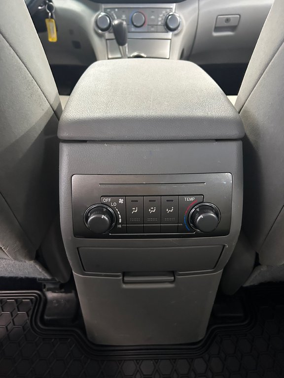 2012 Toyota Highlander LE / 4WD in Cowansville, Quebec - 17 - w1024h768px
