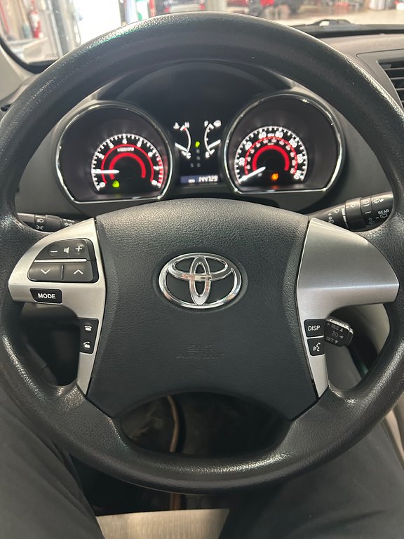 2012 Toyota Highlander LE / 4WD in Cowansville, Quebec - 35 - w1024h768px