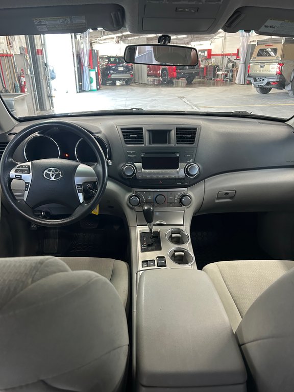 2012 Toyota Highlander LE / 4WD in Cowansville, Quebec - 18 - w1024h768px