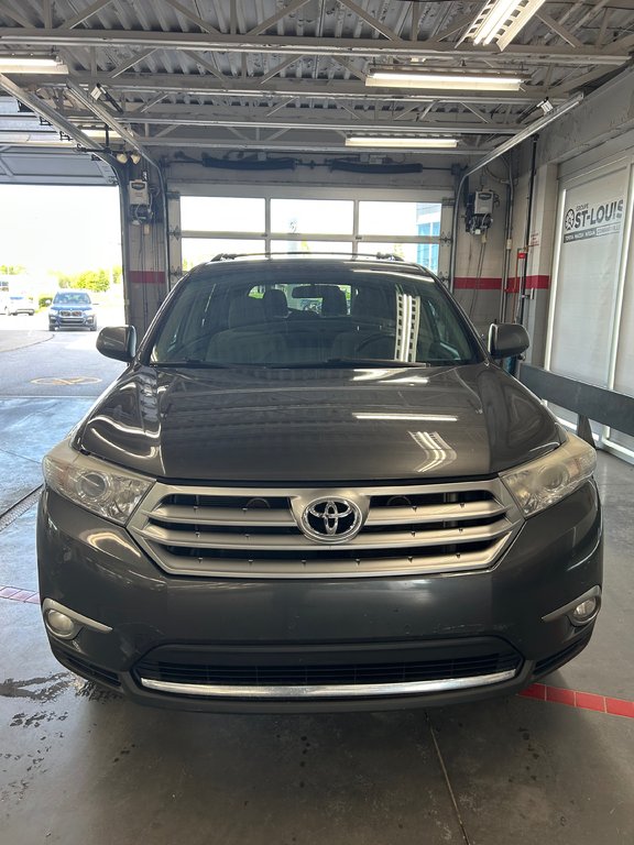2012 Toyota Highlander LE / 4WD in Cowansville, Quebec - 14 - w1024h768px