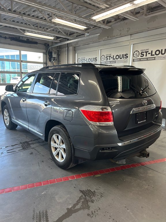 2012 Toyota Highlander LE / 4WD in Cowansville, Quebec - 3 - w1024h768px