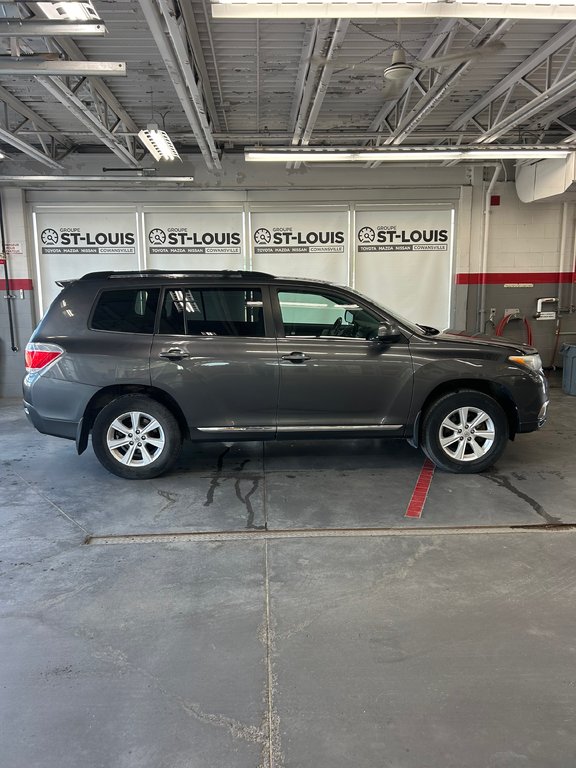 2012 Toyota Highlander LE / 4WD in Cowansville, Quebec - 10 - w1024h768px