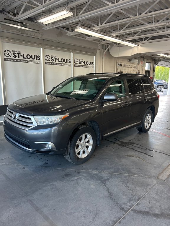 2012 Toyota Highlander LE / 4WD in Cowansville, Quebec - 1 - w1024h768px