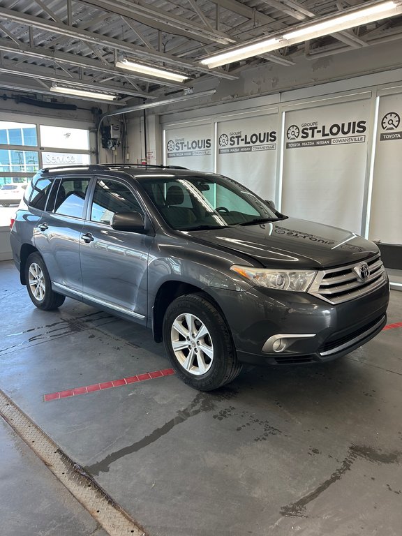 2012 Toyota Highlander LE / 4WD in Cowansville, Quebec - 11 - w1024h768px