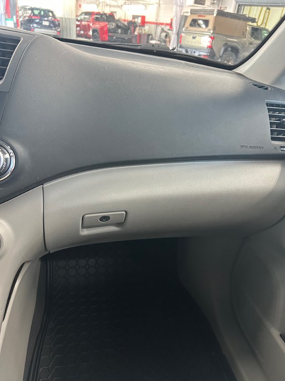 2012 Toyota Highlander LE / 4WD in Cowansville, Quebec - 24 - w1024h768px