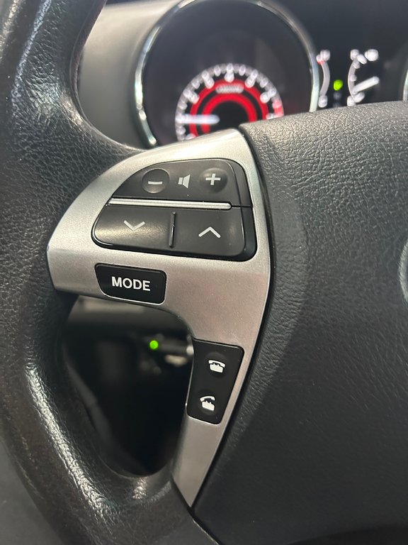 2012 Toyota Highlander LE / 4WD in Cowansville, Quebec - 37 - w1024h768px