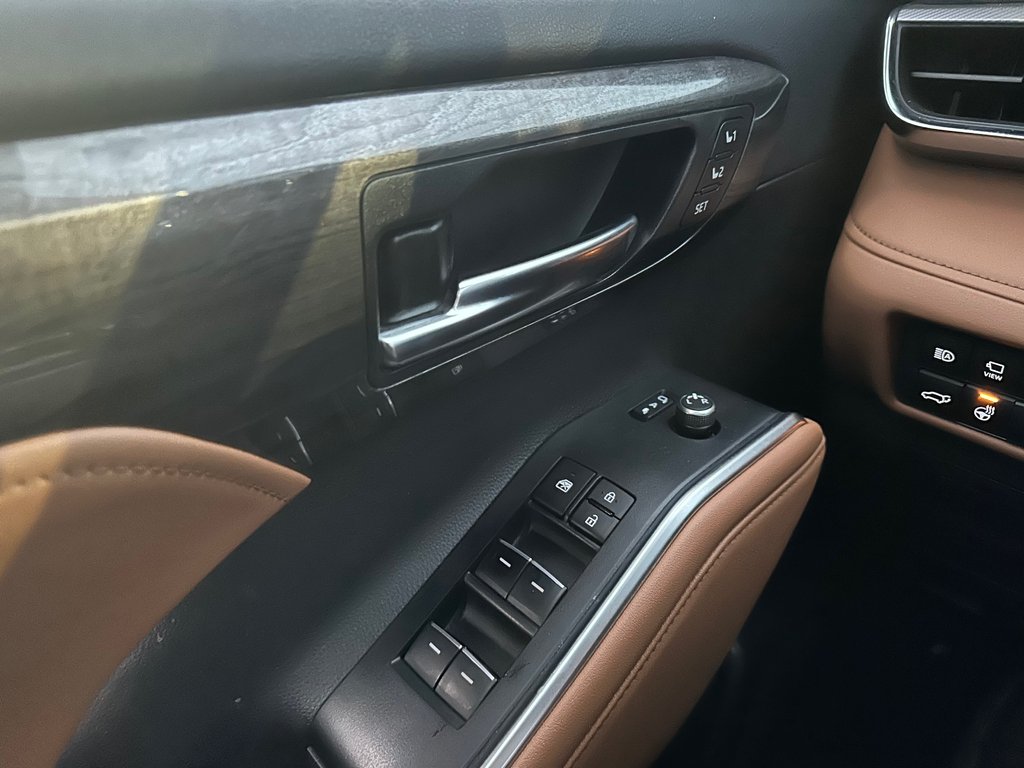 Toyota Highlander Limited AWD 2024 à Cowansville, Québec - 9 - w1024h768px