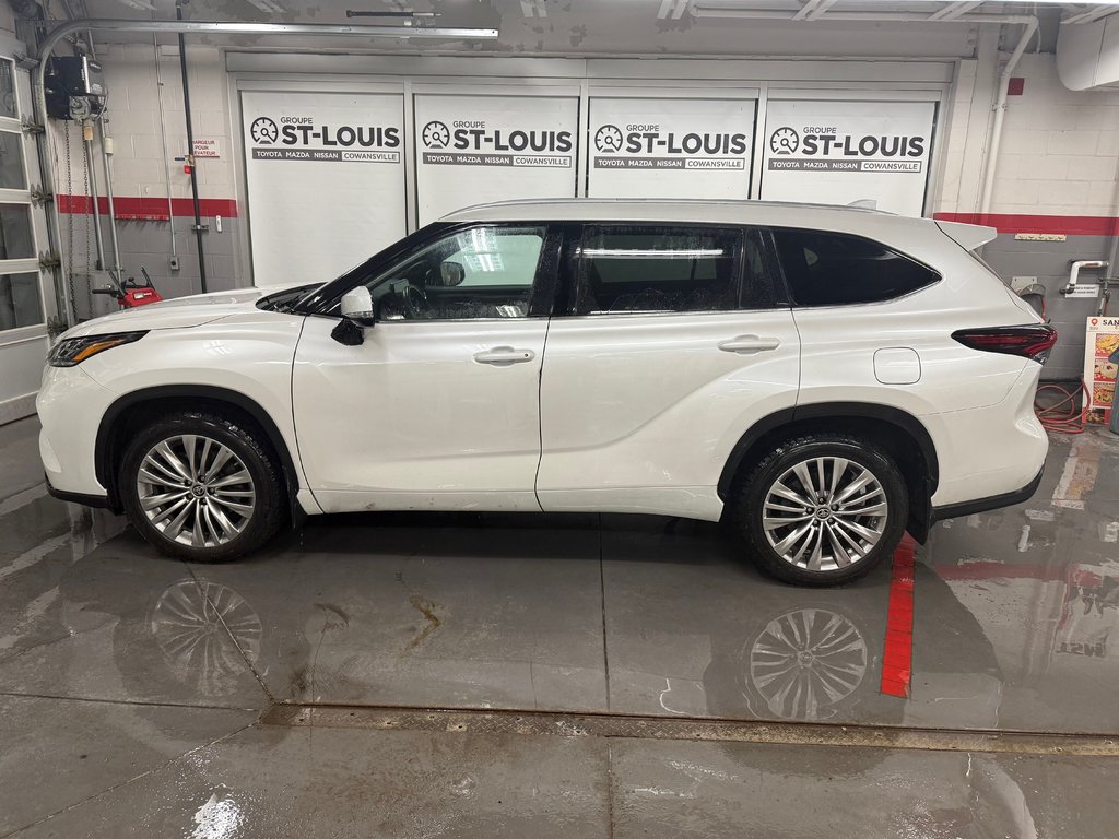 2024 Toyota Highlander Limited AWD in Cowansville, Quebec - 2 - w1024h768px