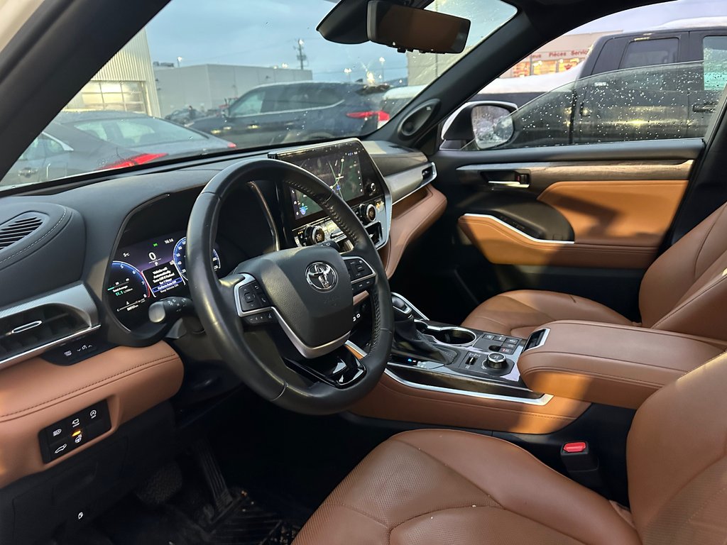 Toyota Highlander Limited AWD 2024 à Cowansville, Québec - 2 - w1024h768px
