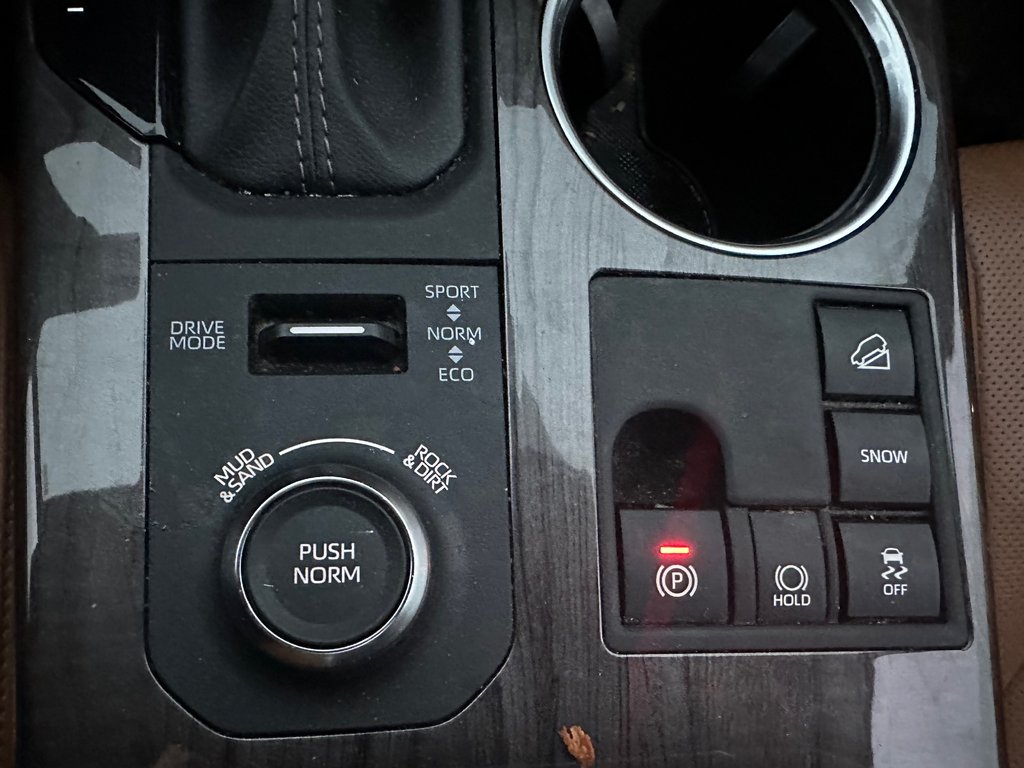 Toyota Highlander Limited AWD 2024 à Cowansville, Québec - 13 - w1024h768px