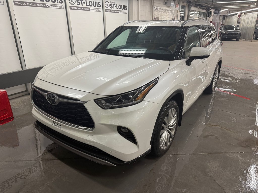 2024 Toyota Highlander Limited AWD in Cowansville, Quebec - 1 - w1024h768px