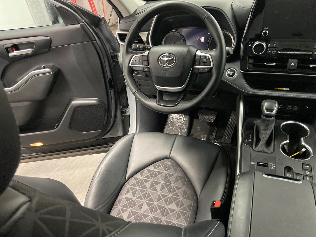Toyota Highlander Hybrid XLE 2024 à Cowansville, Québec - 32 - w1024h768px