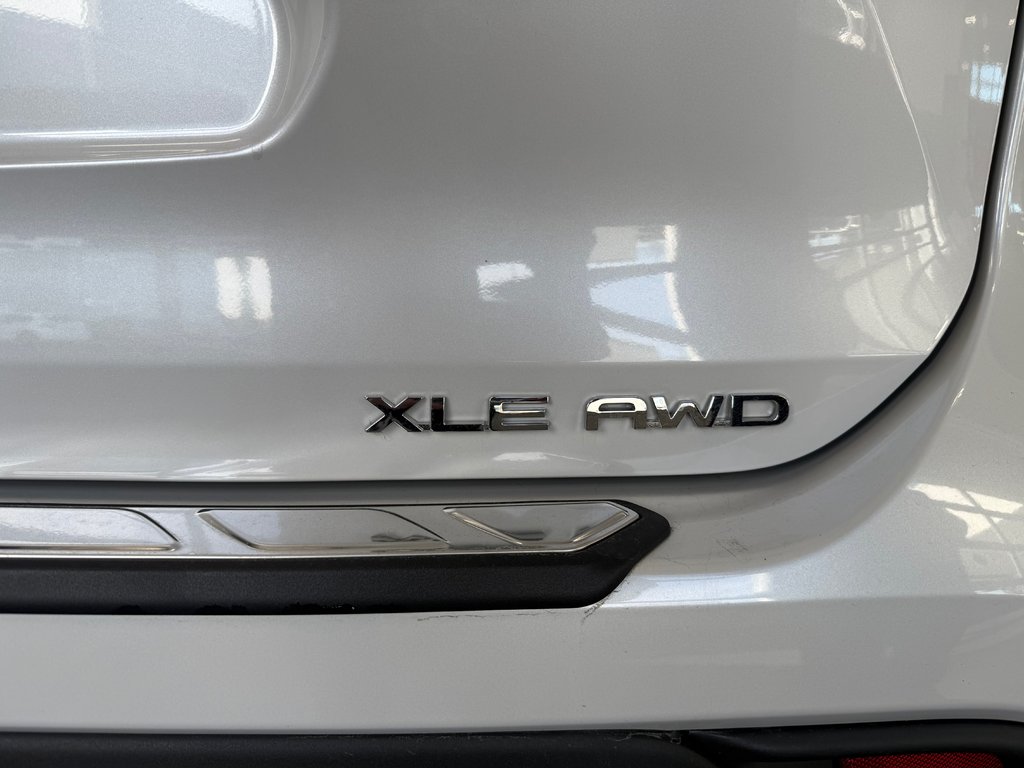 2025 Toyota Highlander XLE AWD in Cowansville, Quebec - 9 - w1024h768px