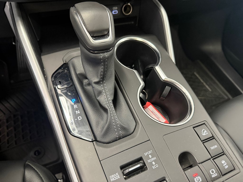 2025 Toyota Highlander XLE AWD in Cowansville, Quebec - 23 - w1024h768px