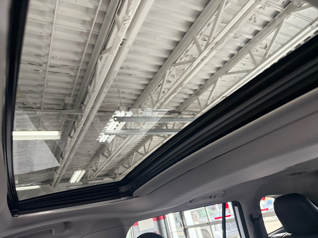 2025 Toyota Highlander XLE AWD in Cowansville, Quebec - 31 - w1024h768px