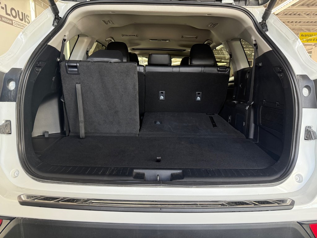 2025 Toyota Highlander XLE AWD in Cowansville, Quebec - 12 - w1024h768px