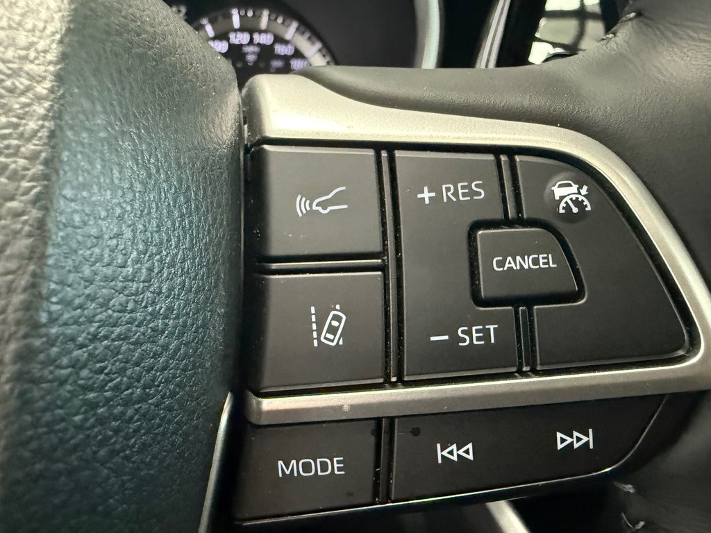 2025 Toyota Highlander XLE AWD in Cowansville, Quebec - 24 - w1024h768px