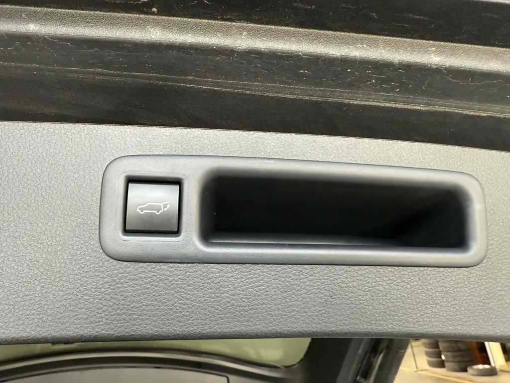 2025 Toyota Highlander XLE AWD in Cowansville, Quebec - 13 - w1024h768px